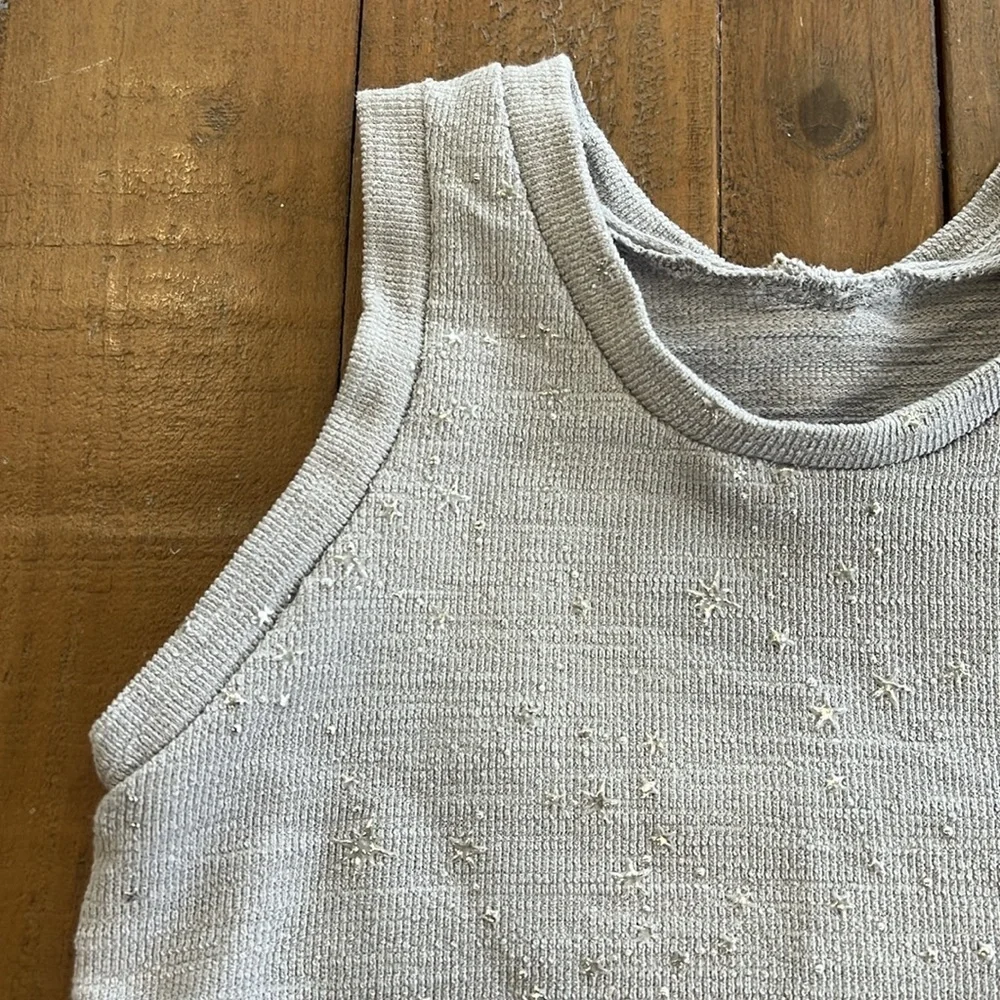 N/A gray gauze